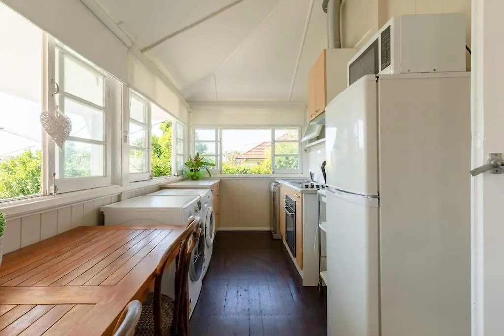 Quaint & Cosy 1 Bedroom Apartment In Queenslander. Brisbane