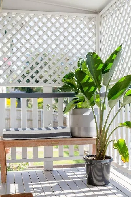 Quaint & Cosy 1 Bedroom Apartment In Queenslander. Brisbane