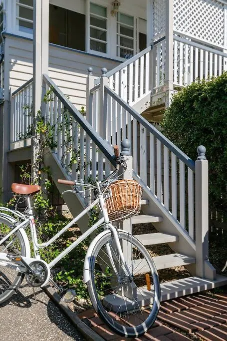 Quaint & Cosy 1 Bedroom Apartment In Queenslander. Brisbane