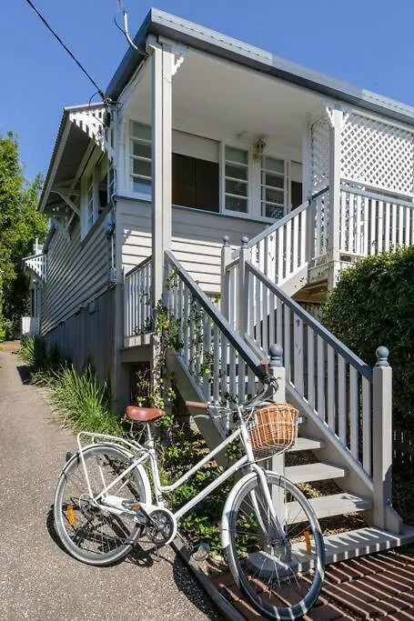 Quaint & Cosy 1 Bedroom Apartment In Queenslander. Brisbane